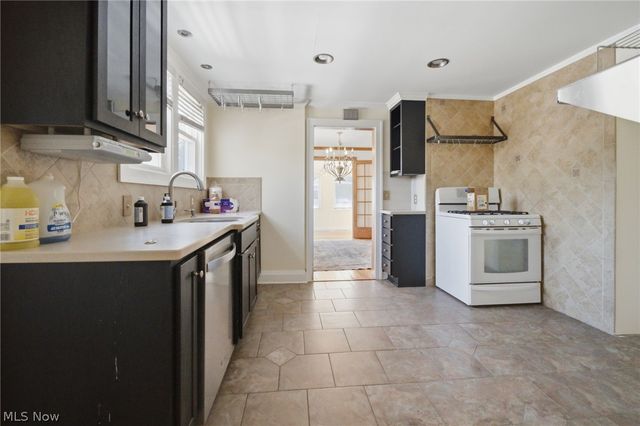 1415 Blossom Park Avenue, Lakewood, OH 44107