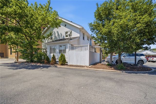 1415 Blossom Park Avenue, Lakewood, OH 44107