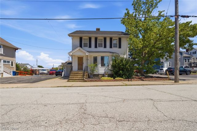1415 Blossom Park Avenue, Lakewood, OH 44107