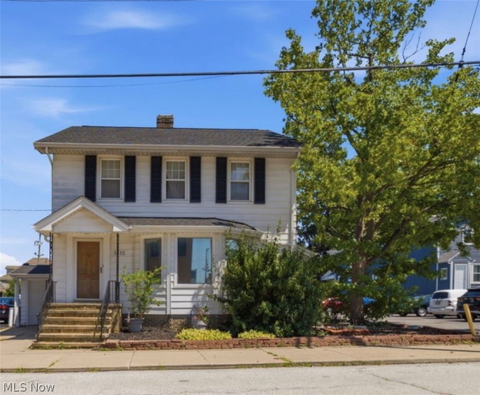 1415 Blossom Park Avenue, Lakewood, OH 44107