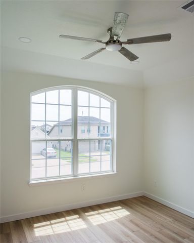 15 Mira Loma Drive, Manvel, TX 77578