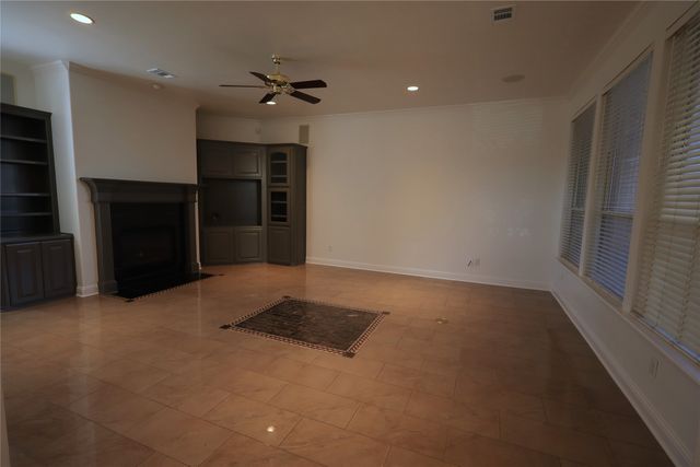 8925 Hunters Glen Trail, Fort Worth, TX 76120