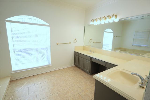 8925 Hunters Glen Trail, Fort Worth, TX 76120