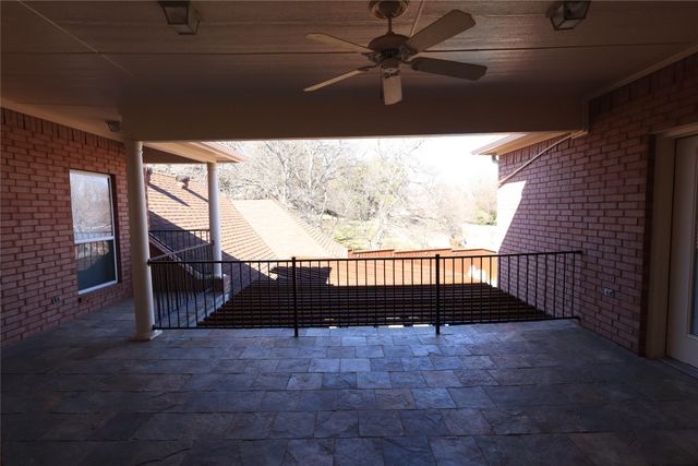 8925 Hunters Glen Trail, Fort Worth, TX 76120