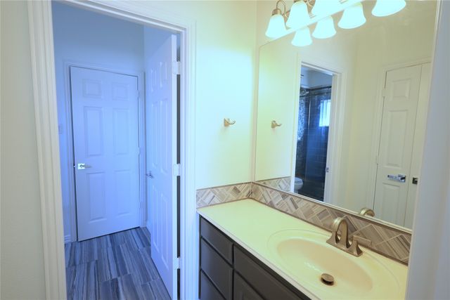 8925 Hunters Glen Trail, Fort Worth, TX 76120