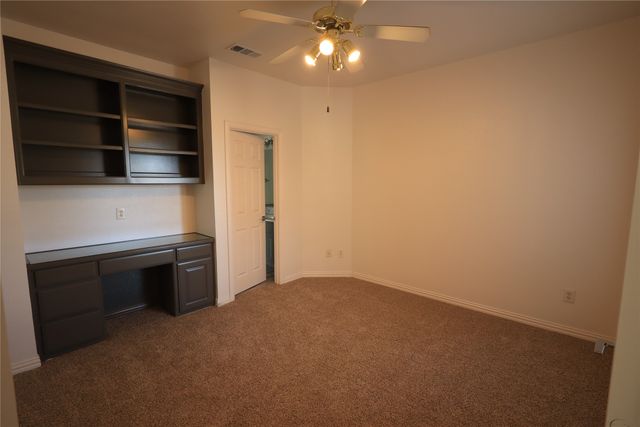 8925 Hunters Glen Trail, Fort Worth, TX 76120