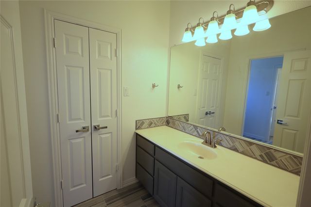 8925 Hunters Glen Trail, Fort Worth, TX 76120