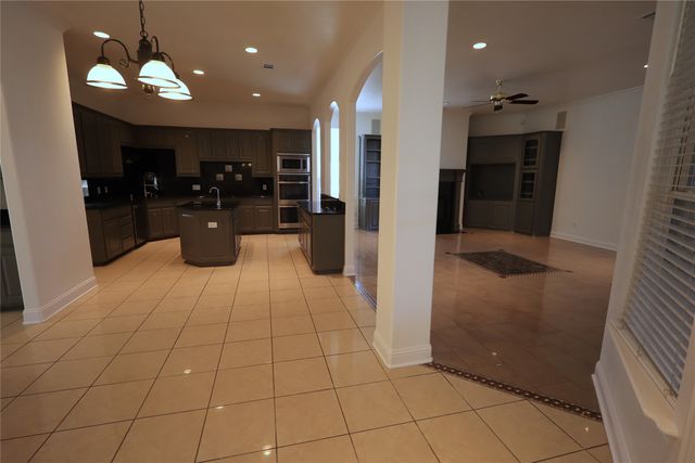 8925 Hunters Glen Trail, Fort Worth, TX 76120