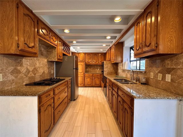 1030 Clinton Street, Carrollton, TX 75007