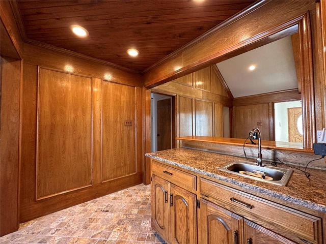 1030 Clinton Street, Carrollton, TX 75007