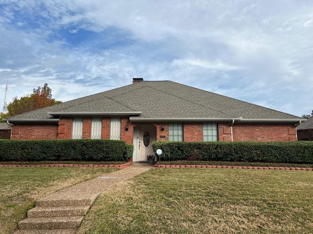 1030 Clinton Street, Carrollton, TX 75007