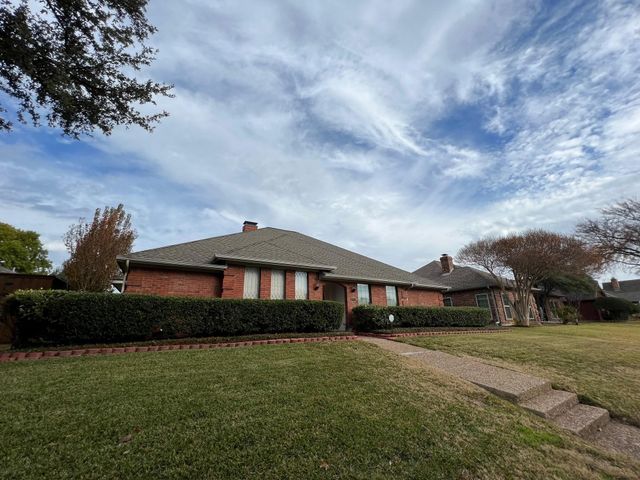1030 Clinton Street, Carrollton, TX 75007