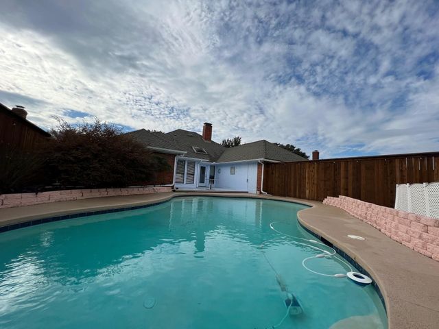 1030 Clinton Street, Carrollton, TX 75007