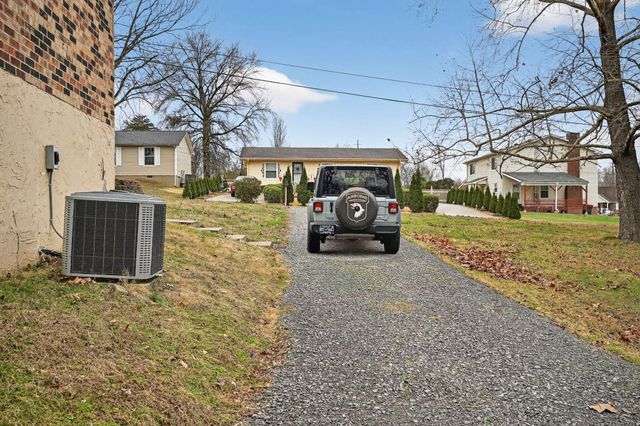 717 Ranch Hill DR, Clarksville, TN 37042