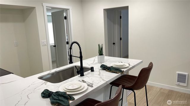 8518 9th Ave E, Tacoma, WA 98445