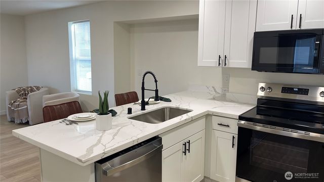 8518 9th Ave E, Tacoma, WA 98445