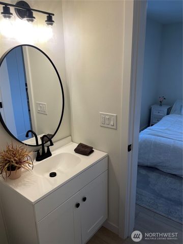 8518 9th Ave E, Tacoma, WA 98445