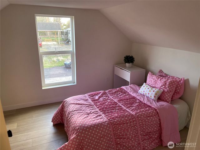 8518 9th Ave E, Tacoma, WA 98445