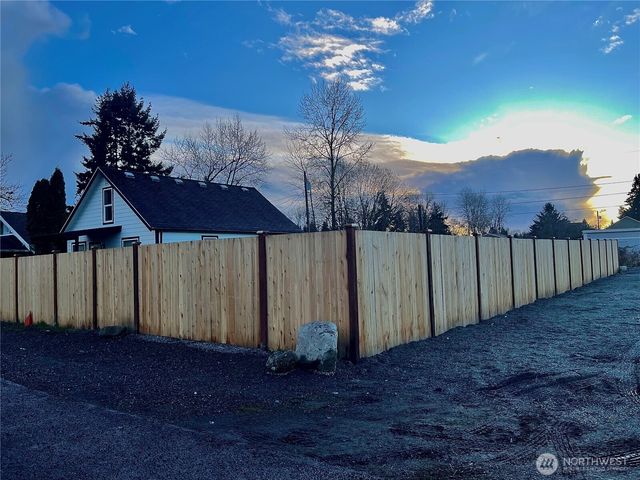 8518 9th Ave E, Tacoma, WA 98445