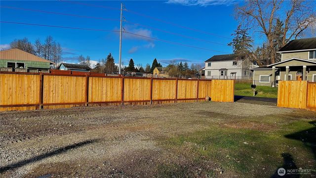 8518 9th Ave E, Tacoma, WA 98445