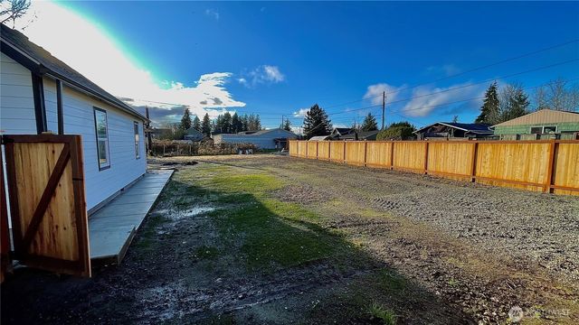 8518 9th Ave E, Tacoma, WA 98445