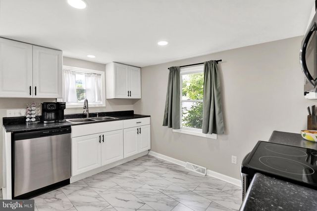 3128 OAK ST, Reading, PA 19605