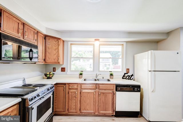 32 LANFORD RD, New Castle, DE 19720