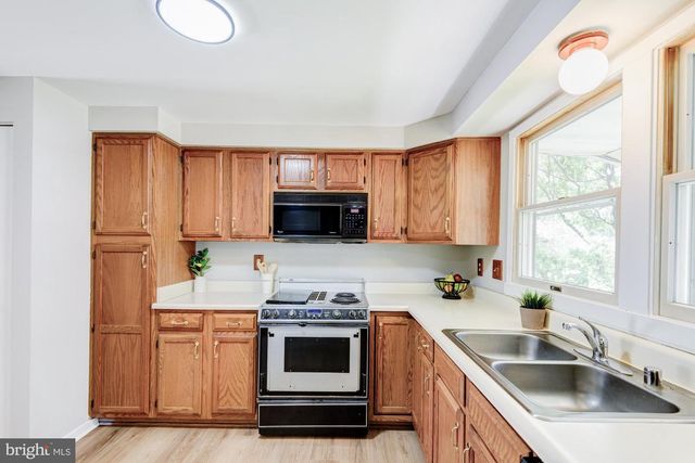 32 LANFORD RD, New Castle, DE 19720
