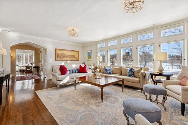 2116 W Lake Of The Isles Parkway, Minneapolis, MN 55405