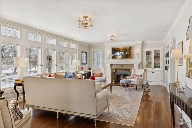 2116 W Lake Of The Isles Parkway, Minneapolis, MN 55405