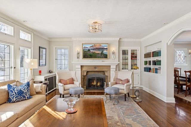 2116 W Lake Of The Isles Parkway, Minneapolis, MN 55405