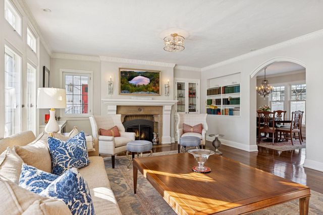 2116 W Lake Of The Isles Parkway, Minneapolis, MN 55405