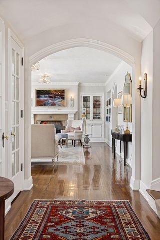 2116 W Lake Of The Isles Parkway, Minneapolis, MN 55405