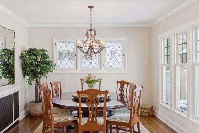 2116 W Lake Of The Isles Parkway, Minneapolis, MN 55405