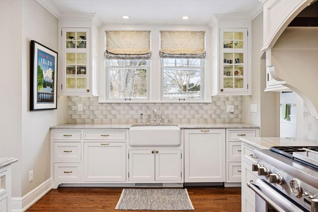 2116 W Lake Of The Isles Parkway, Minneapolis, MN 55405