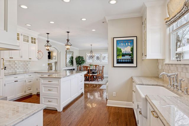 2116 W Lake Of The Isles Parkway, Minneapolis, MN 55405