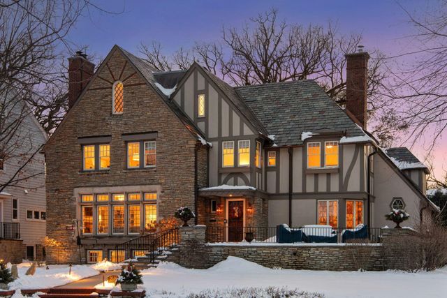 2116 W Lake Of The Isles Parkway, Minneapolis, MN 55405