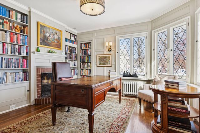 2116 W Lake Of The Isles Parkway, Minneapolis, MN 55405