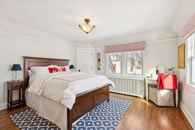 2116 W Lake Of The Isles Parkway, Minneapolis, MN 55405