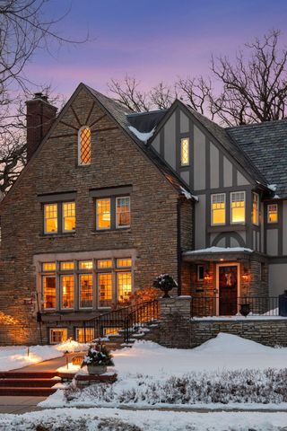 2116 W Lake Of The Isles Parkway, Minneapolis, MN 55405