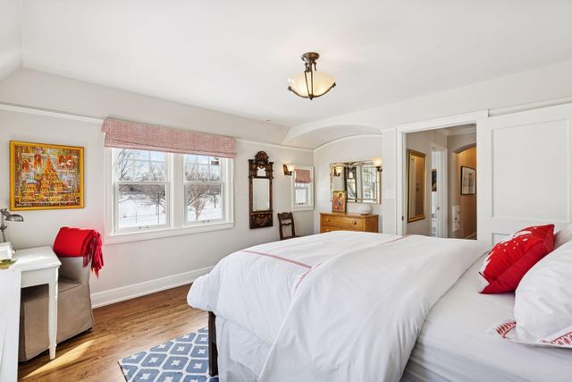 2116 W Lake Of The Isles Parkway, Minneapolis, MN 55405