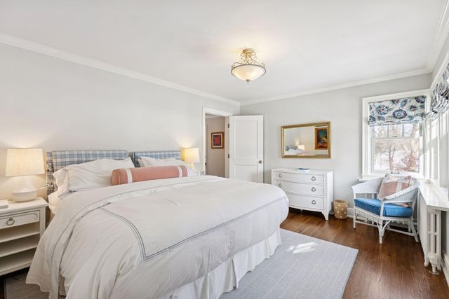 2116 W Lake Of The Isles Parkway, Minneapolis, MN 55405