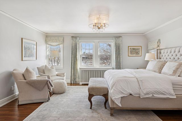 2116 W Lake Of The Isles Parkway, Minneapolis, MN 55405