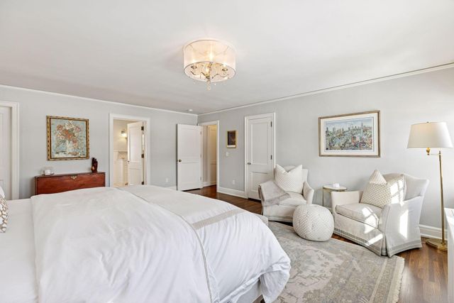 2116 W Lake Of The Isles Parkway, Minneapolis, MN 55405