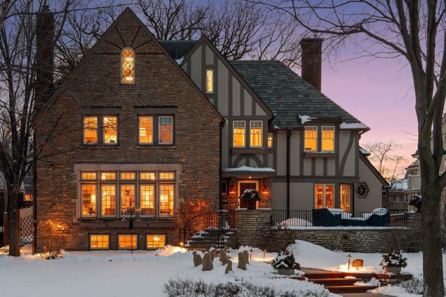 2116 W Lake Of The Isles Parkway, Minneapolis, MN 55405