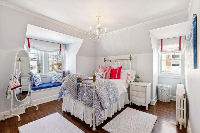 2116 W Lake Of The Isles Parkway, Minneapolis, MN 55405