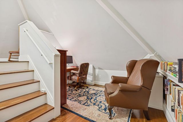 2116 W Lake Of The Isles Parkway, Minneapolis, MN 55405