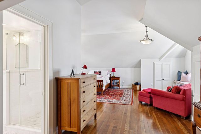 2116 W Lake Of The Isles Parkway, Minneapolis, MN 55405