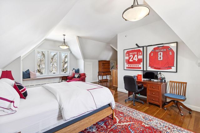 2116 W Lake Of The Isles Parkway, Minneapolis, MN 55405