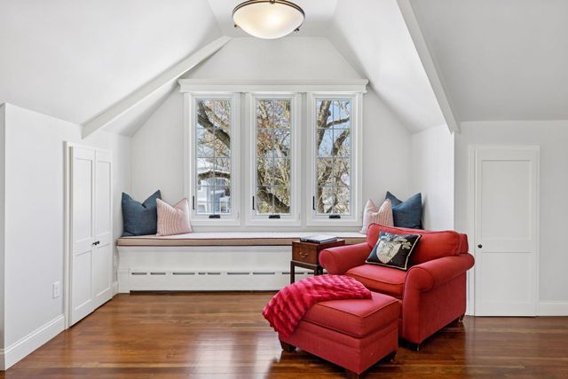 2116 W Lake Of The Isles Parkway, Minneapolis, MN 55405